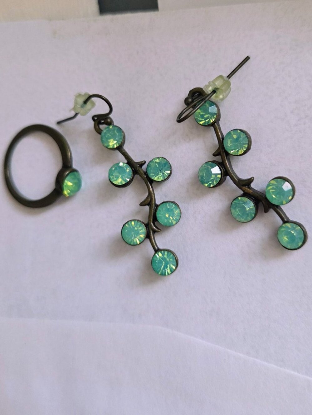Boutique Green Crystal Branch Berry Set Earrings and a Ring Gunmetal Opalescent